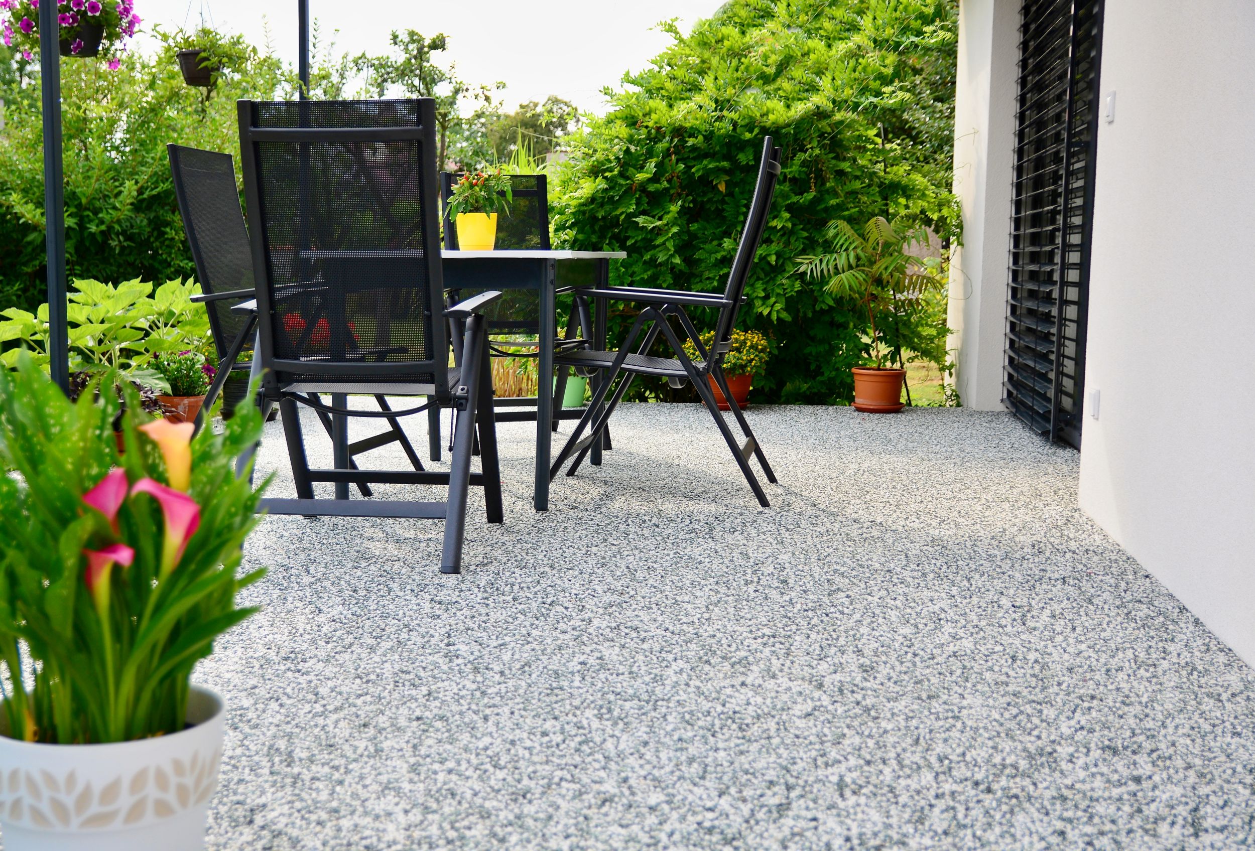 beautiful-terrace-decorative-potted-flower